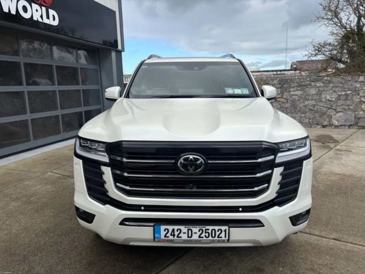 Toyota Land Cruiser 3.3L twin-turbo diesel 300 V6 - Image 6