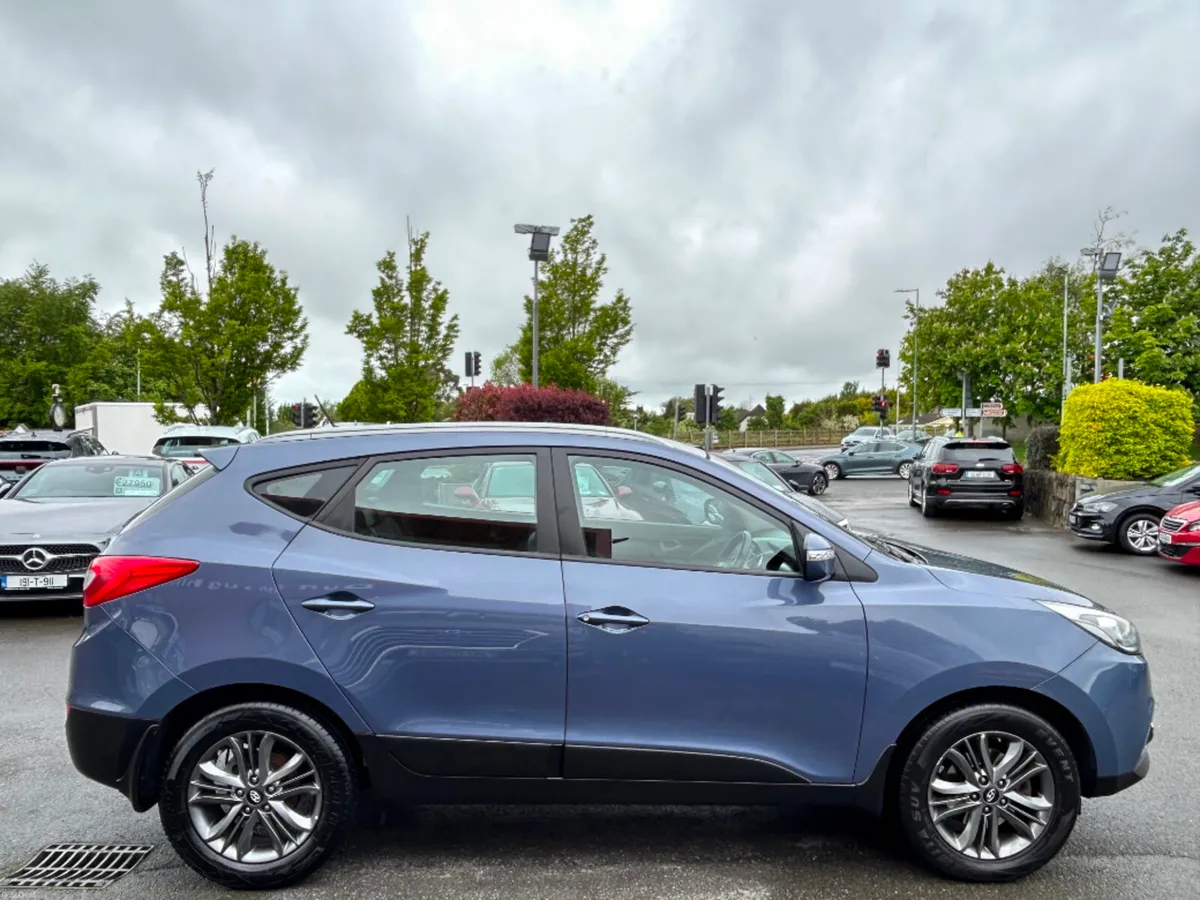 Hyundai ix35 1.7 DIESEL EXECUTIVE *LOW KMS* - Image 4