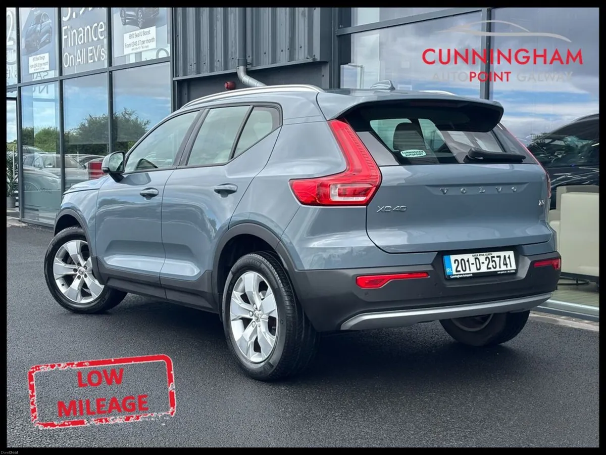 Volvo XC40 T3 Momentum Auto - Image 2
