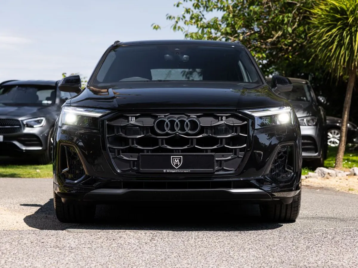 Audi Q7 Q7 TFSIe Black Edition Quattro - Image 4