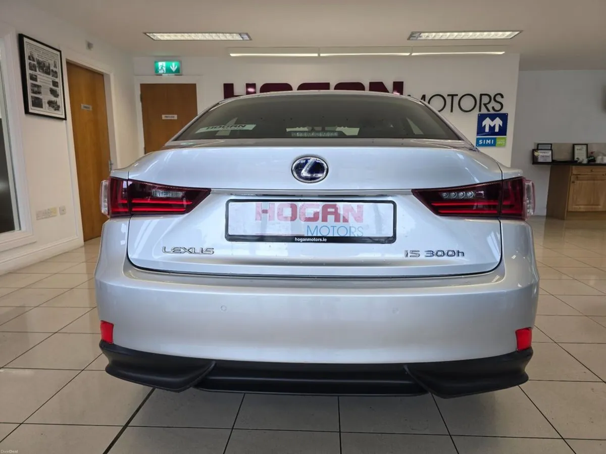 Lexus IS Executive Edition Hybrid Automatic - Image 5