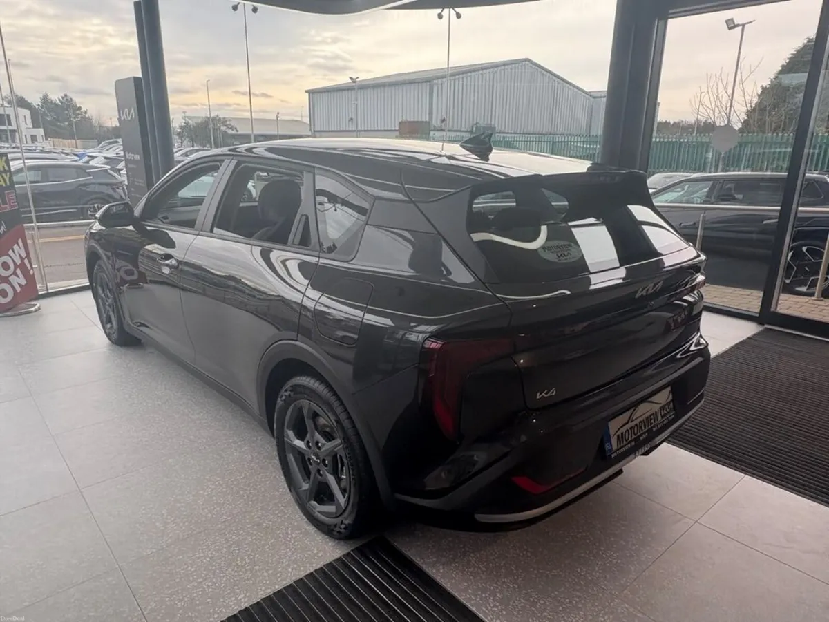 Kia K4 5 door, SPORT Spec **3.9% finance** **7 YEA - Image 5
