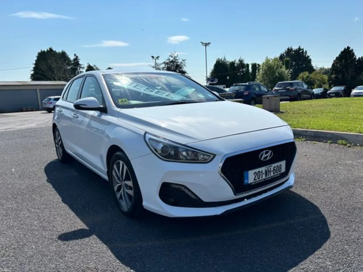 Hyundai i30 i 30 Deluxe 1.6crdi Diesel 5DR - Image 1