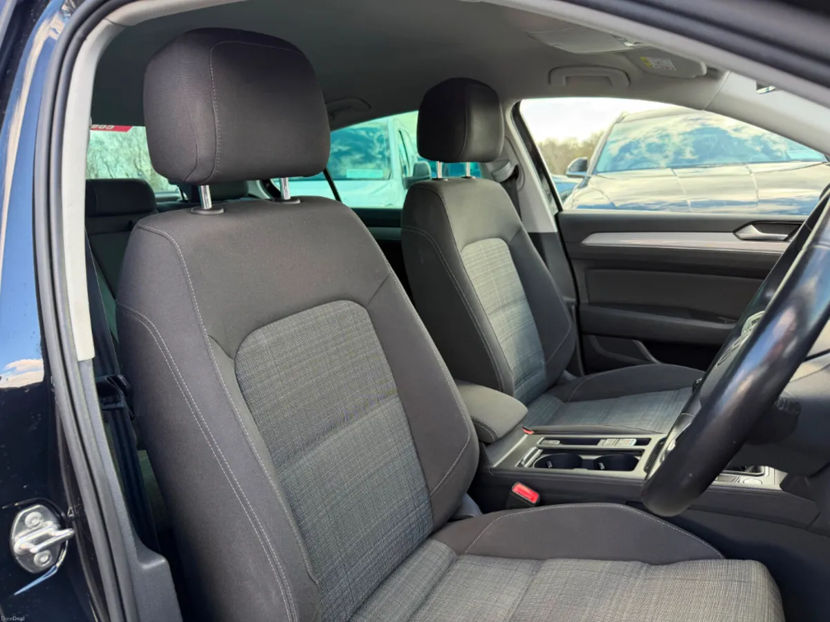 Volkswagen Passat Business 2.0tdi M6F 150 * APPLE - Image 6