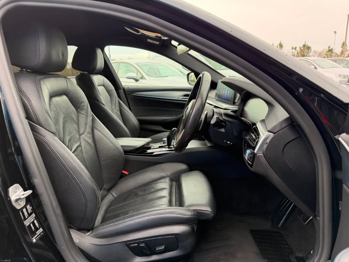 BMW 5-Series 520D M SPORT * WIRELESS CAR PLAY / FU - Image 5