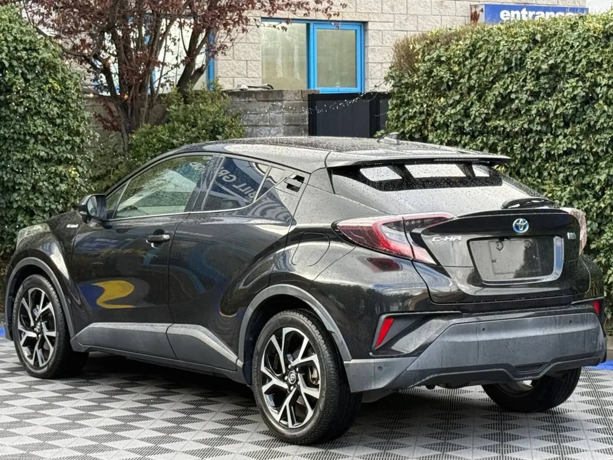 Toyota C-HR 1.8 HYBRID // HEATED HALF LEATHER SEAT - Image 5