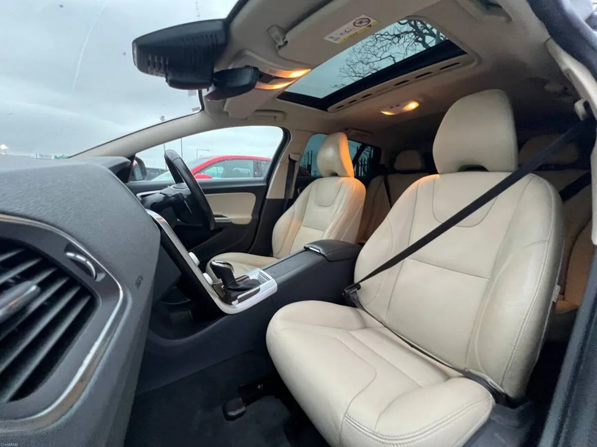 Volvo V60 D4 CLASSIC 2.0 D // OPENING SUNROOF // L - Image 3