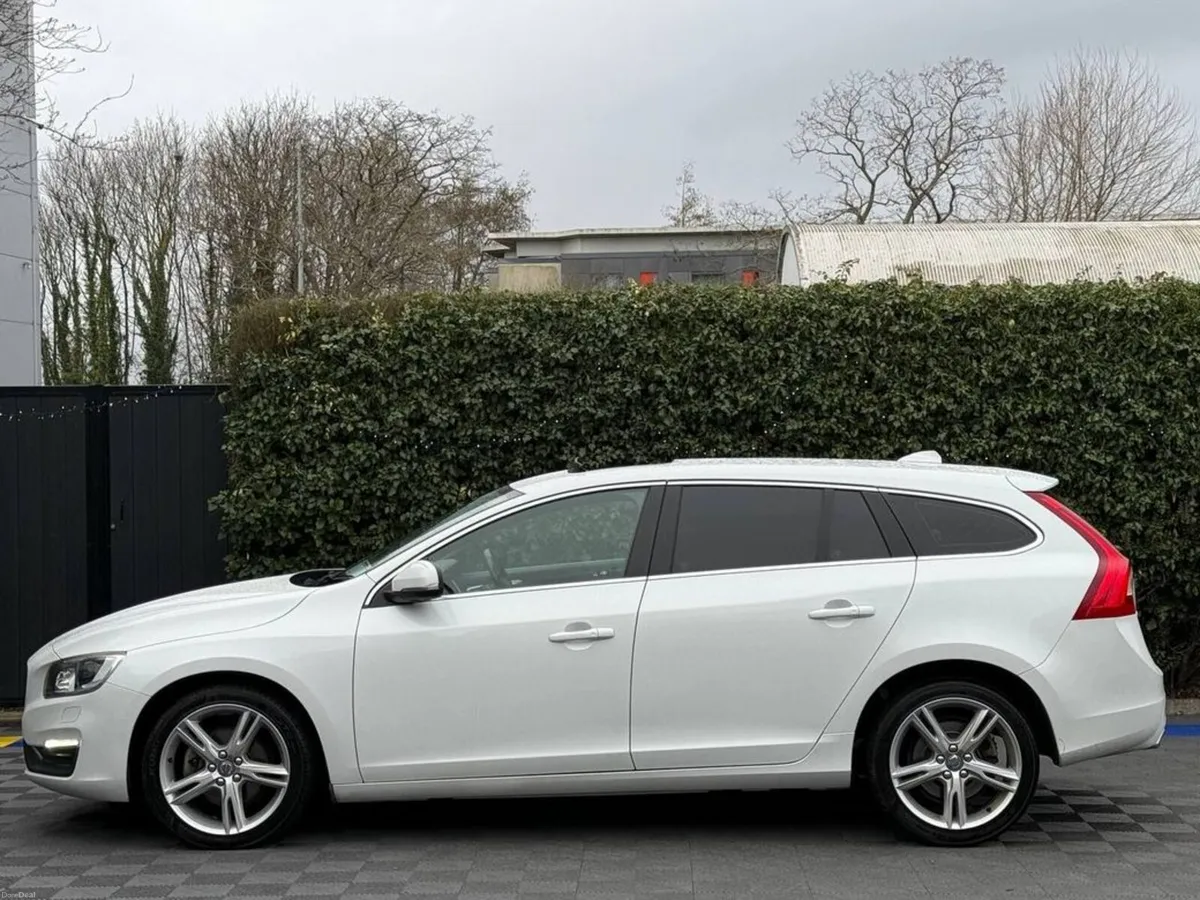 Volvo V60 D4 CLASSIC 2.0 D // OPENING SUNROOF // L - Image 5