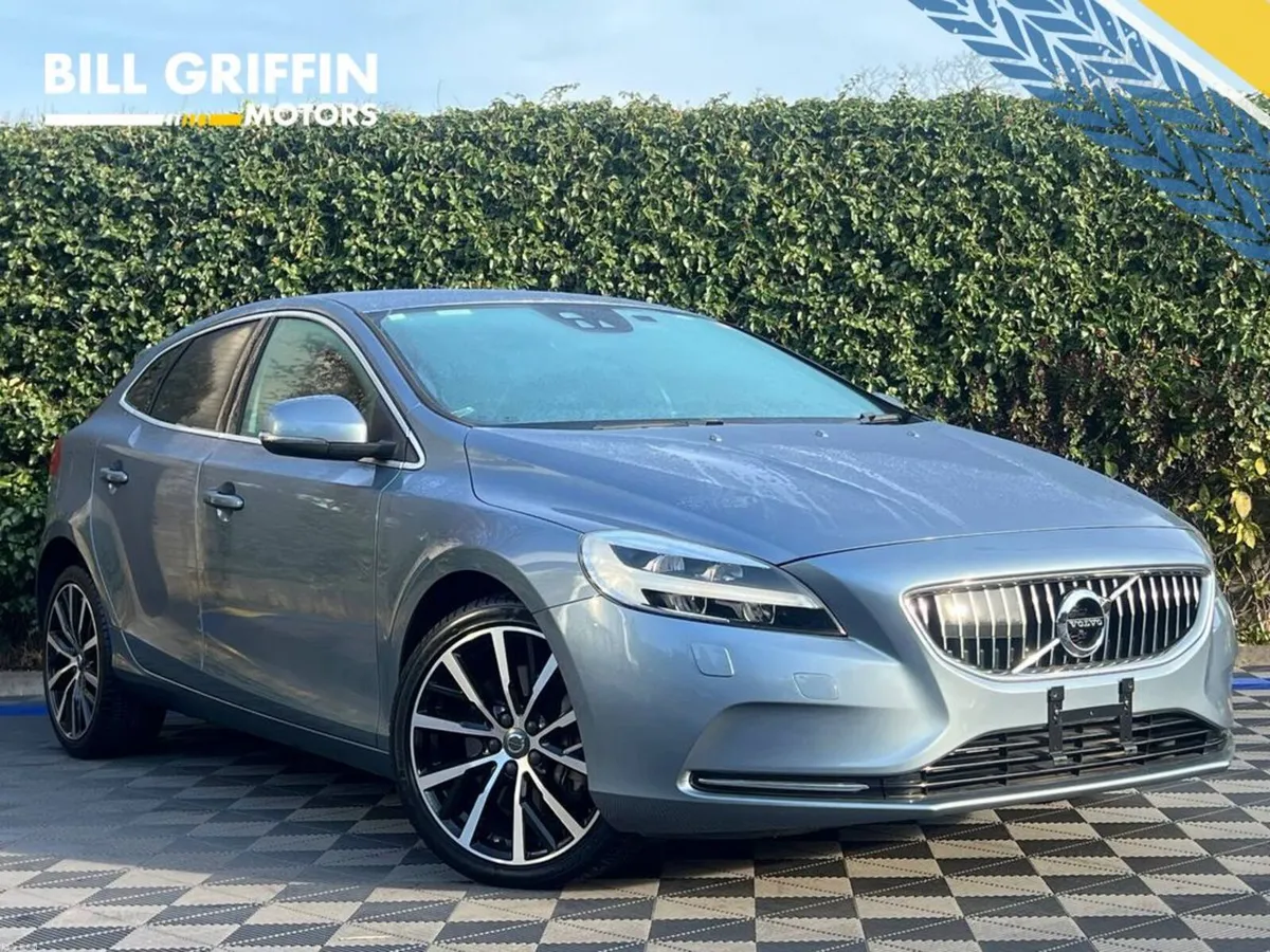 Volvo V40 D4 2.0 D // REVERSE CAMERA // LEATHER PO - Image 1