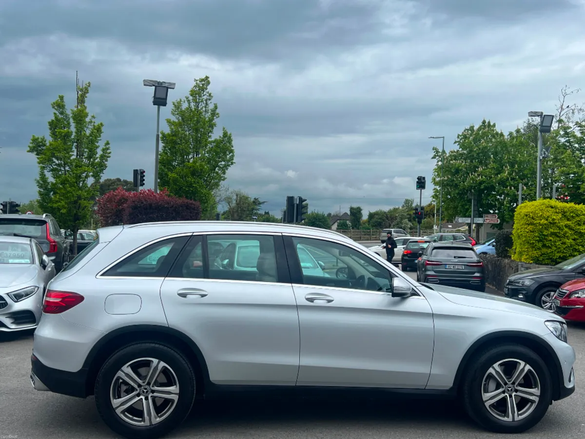 Mercedes-Benz GLC 220D 4MATIC 5DR AUTO *LOW KMS* - Image 4