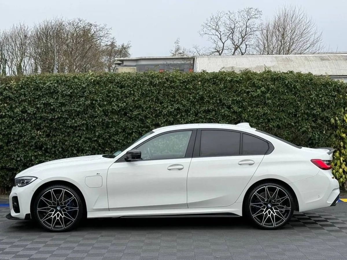 BMW 3-Series 330e M-SPORT COMPETITION 2.0 HYBRID / - Image 3