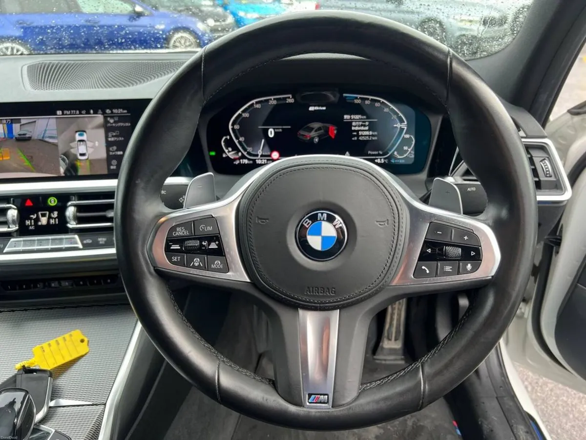 BMW 3-Series 330e M-SPORT COMPETITION 2.0 HYBRID / - Image 4