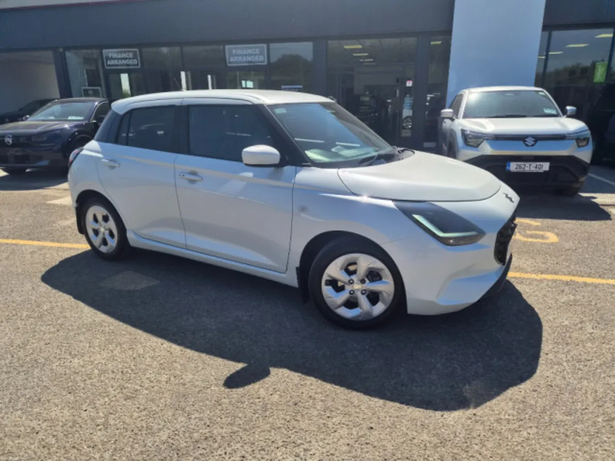 Suzuki Swift 1.2 Hybrid Motion - Image 1