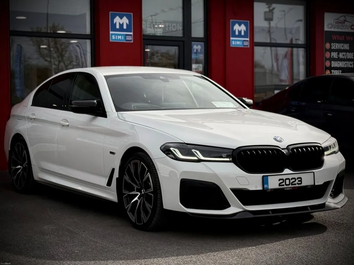 BMW 5-Series 530E M SPORT // SAME DAY FINANCE // M - Image 4