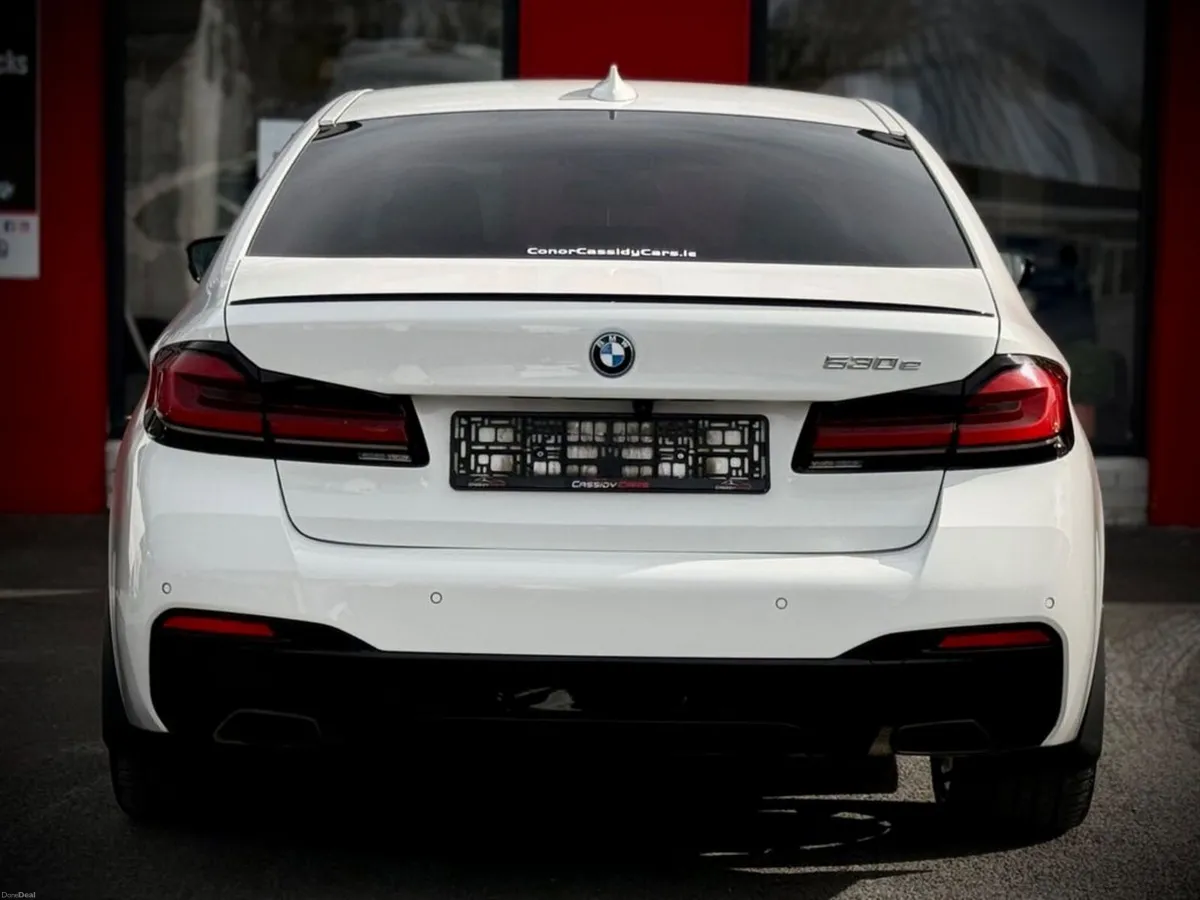 BMW 5-Series 530E M SPORT // SAME DAY FINANCE // M - Image 5