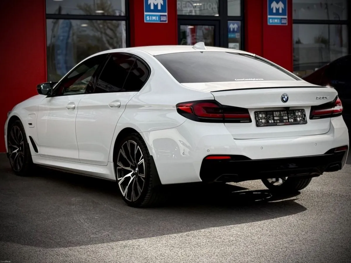 BMW 5-Series 530E M SPORT // SAME DAY FINANCE // M - Image 6