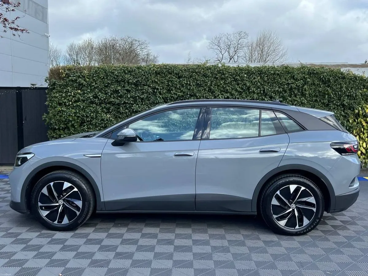 Volkswagen ID.4 PURE LIFE 52KWH // VERY LOW MILEAG - Image 3