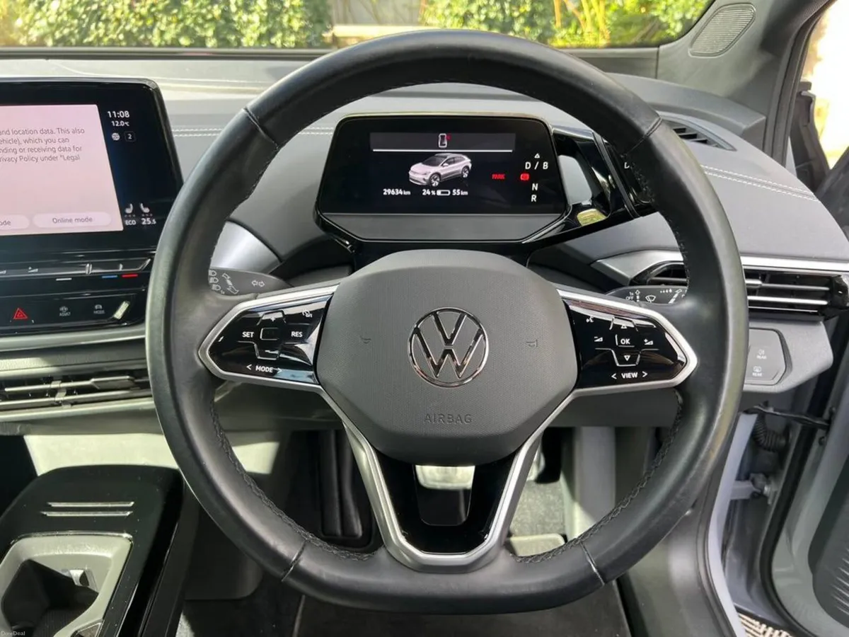 Volkswagen ID.4 PURE LIFE 52KWH // VERY LOW MILEAG - Image 4