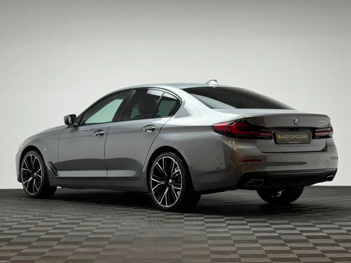 BMW 5-Series 520i SE AUTO - Image 5