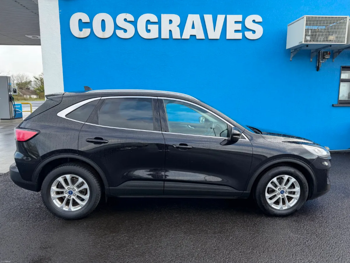 Ford Kuga Titanium 5D 1.5TD120 * APPLE CAR PLAY / - Image 2