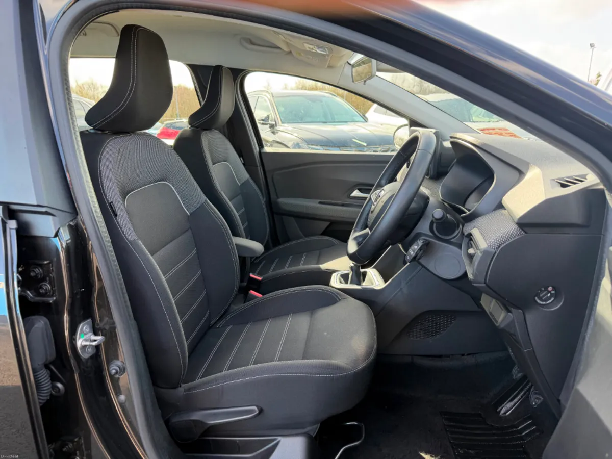 Dacia Jogger Comfort TCE 110 5DR * 7 SEATS / REVER - Image 5