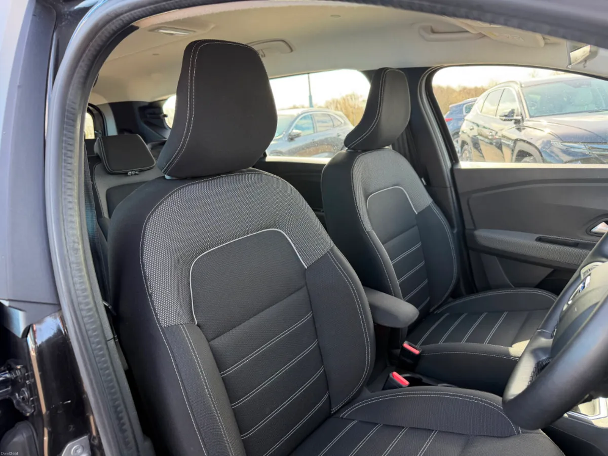 Dacia Jogger Comfort TCE 110 5DR * 7 SEATS / REVER - Image 6