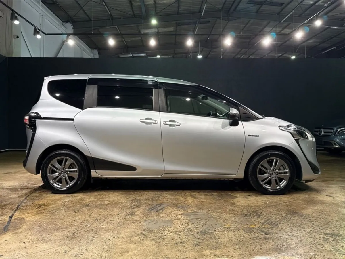 Toyota Sienta 1.5 HYBRID MPV - 7 SEATER - CRUISE C - Image 2