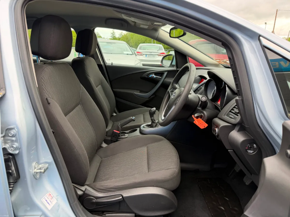 Opel Astra Saloon 1.6cdti 110PS 4DR * BLUETOOTH * - Image 5