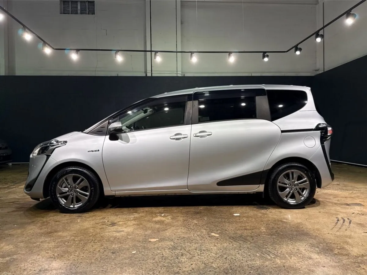 Toyota Sienta 1.5 HYBRID MPV - 7 SEATER - CRUISE C - Image 6
