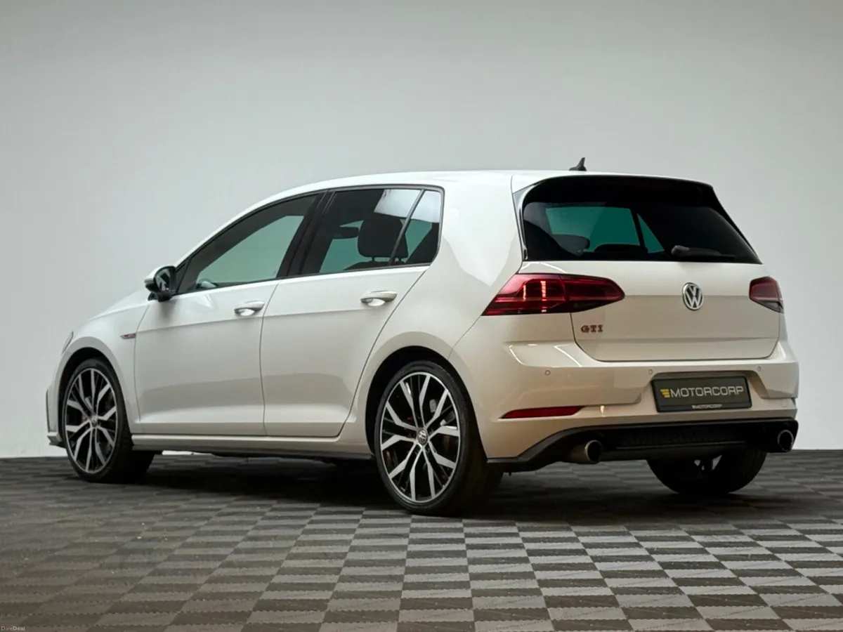Volkswagen Golf GTI PERF 2.0 245HP AUTO - Image 5