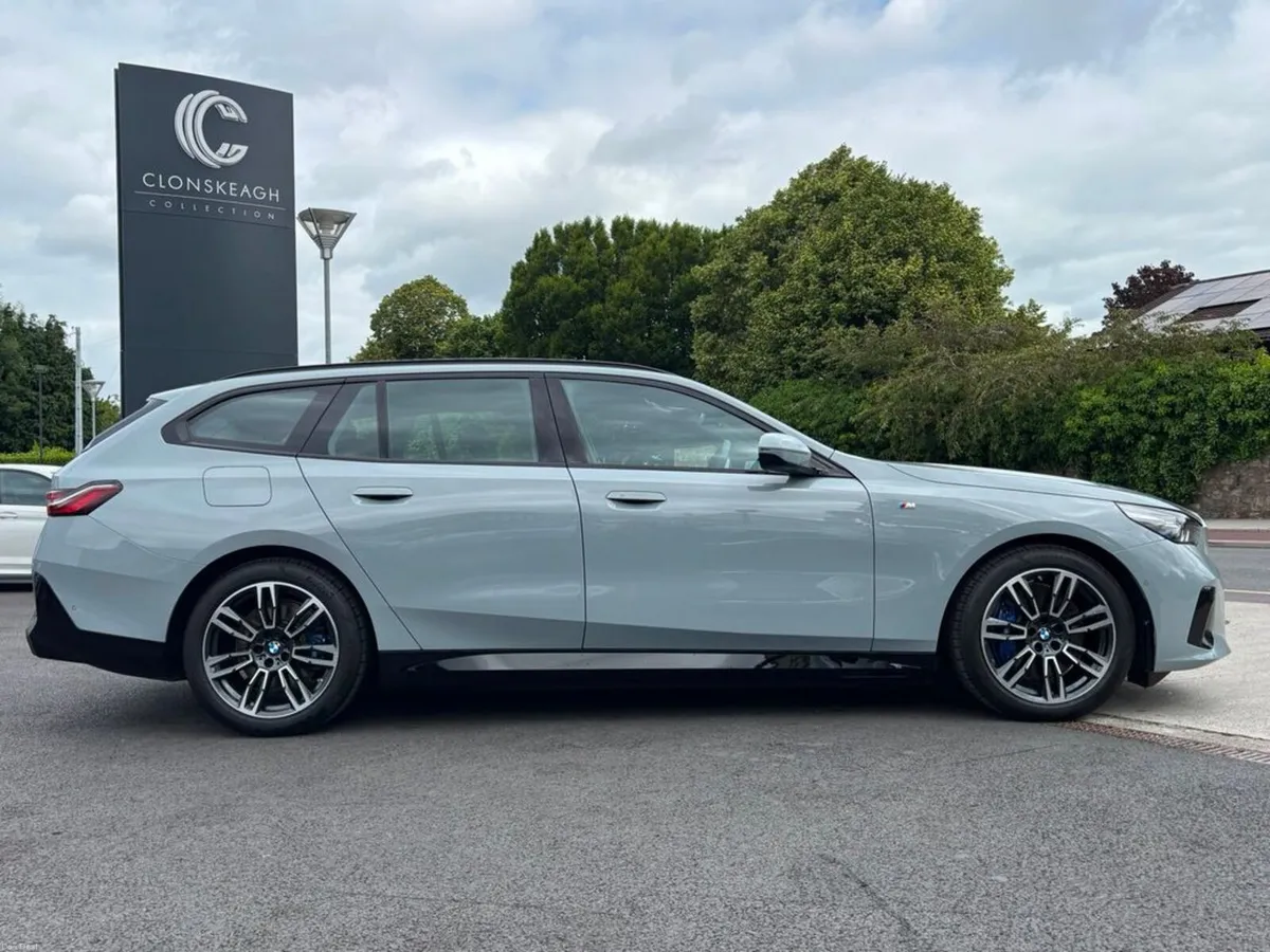 BMW i5 EDRIVE40 M SPORT - Image 2