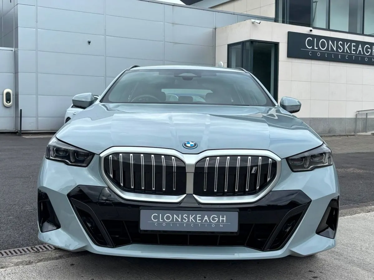 BMW i5 EDRIVE40 M SPORT - Image 3