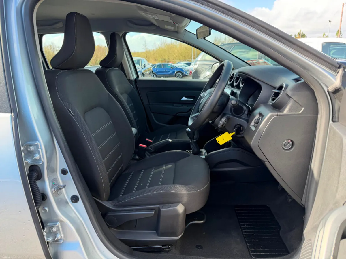 Dacia Duster Comfort 4X2 5DR * REVERSING CAMERA / - Image 5