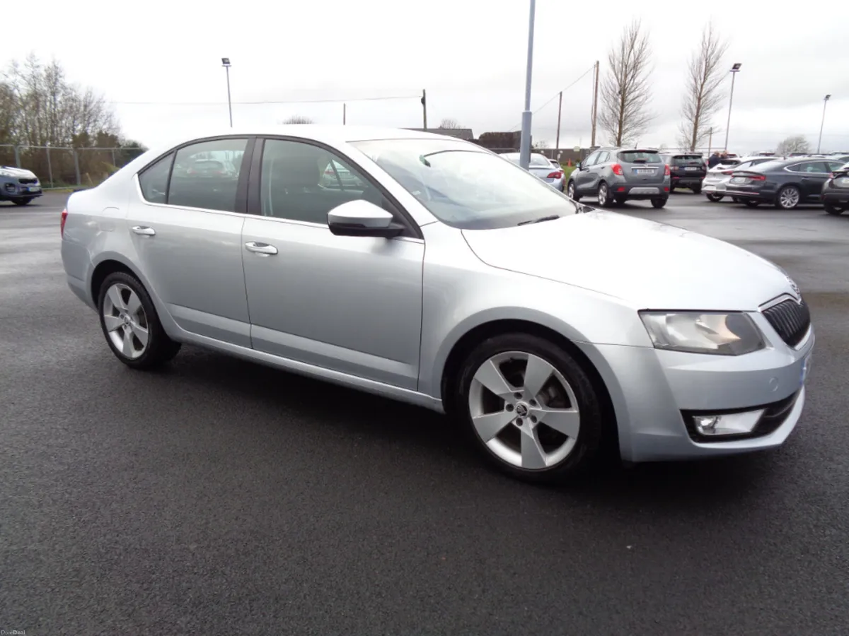 Skoda Octavia Style 1.6 TDI 110HP 4DR * REVERSING - Image 2