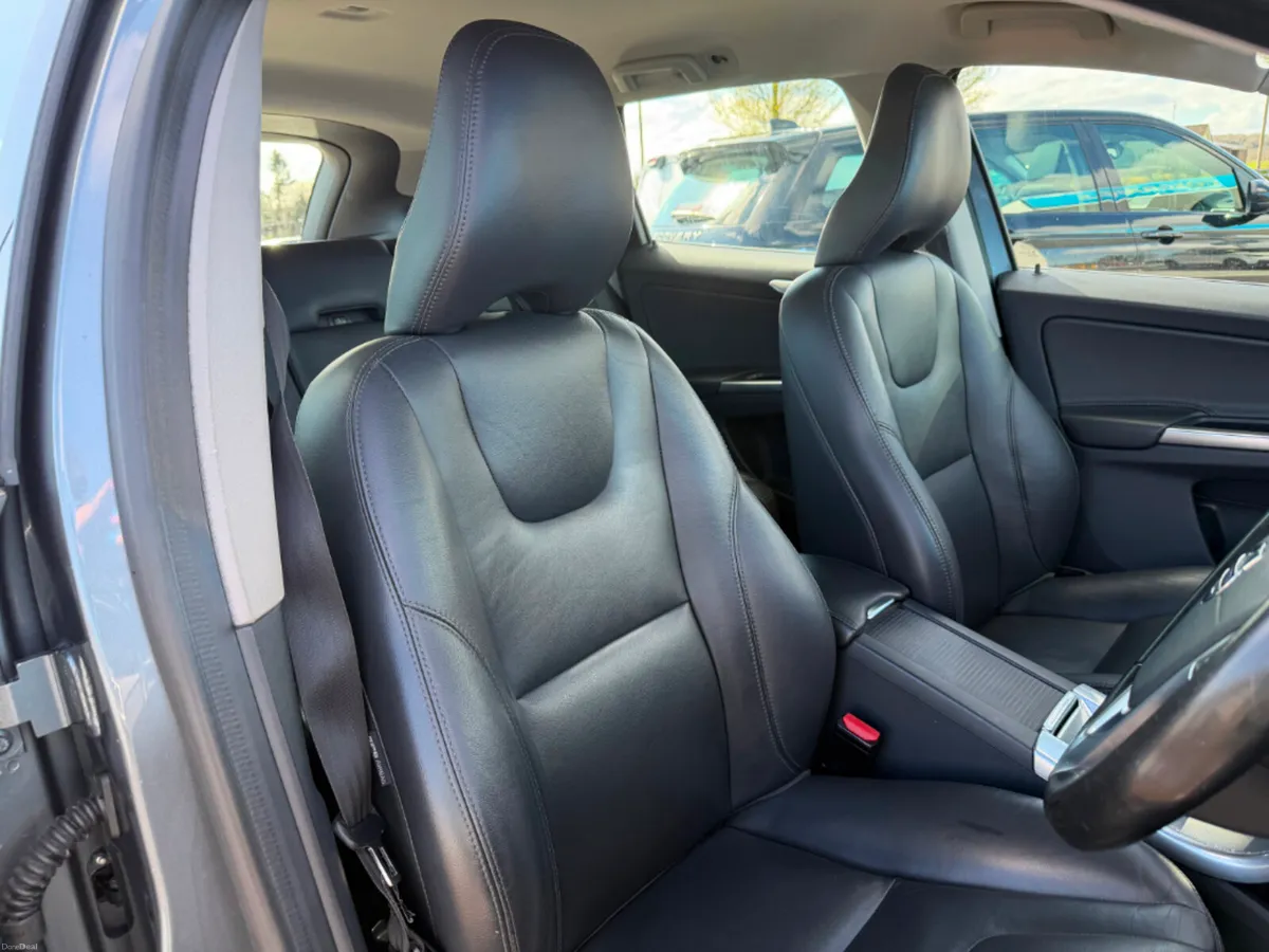 Volvo XC60 AUTOMATIC. 2.0 D4 SE NAV 190BHP * FULL - Image 6