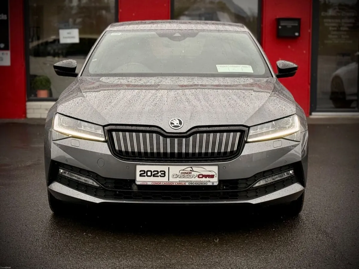 Skoda Superb SPORTLINE PLUS IV PHEV DSG // HYBRID - Image 2