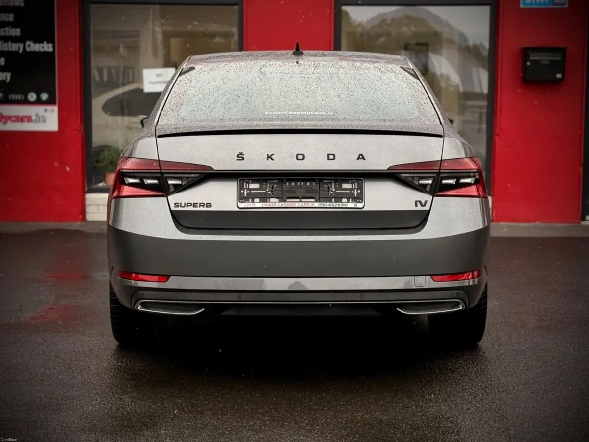 Skoda Superb SPORTLINE PLUS IV PHEV DSG // HYBRID - Image 5