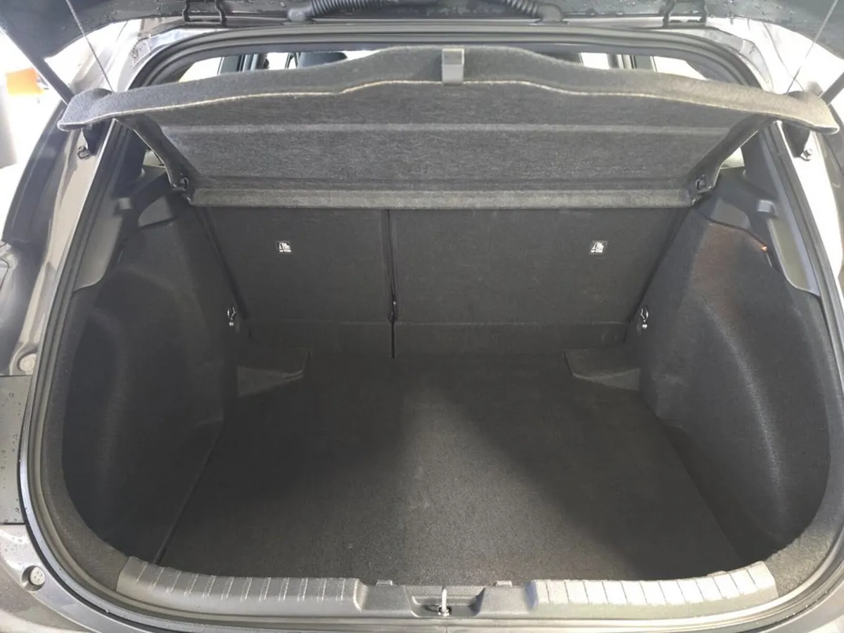 Toyota Corolla Hybrid Luna Automatic - Image 6