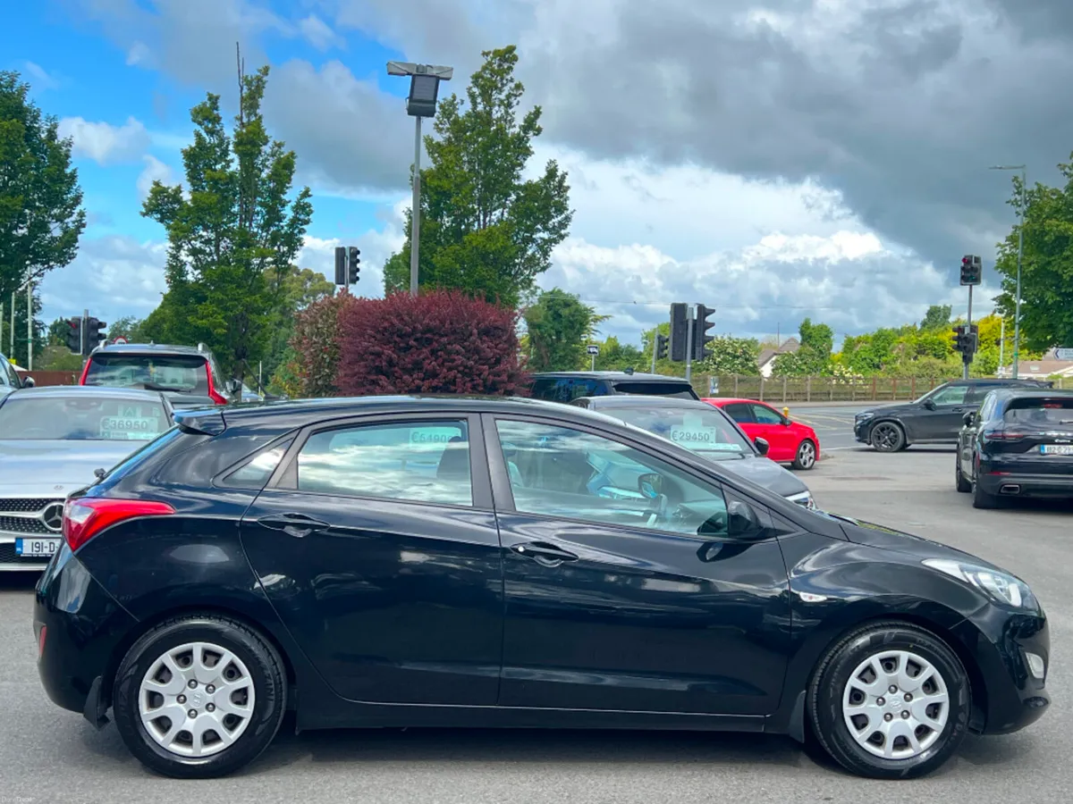 Hyundai i30 1.4 DSL CLASSIC 5 DOOR *IRISH CAR* - Image 3