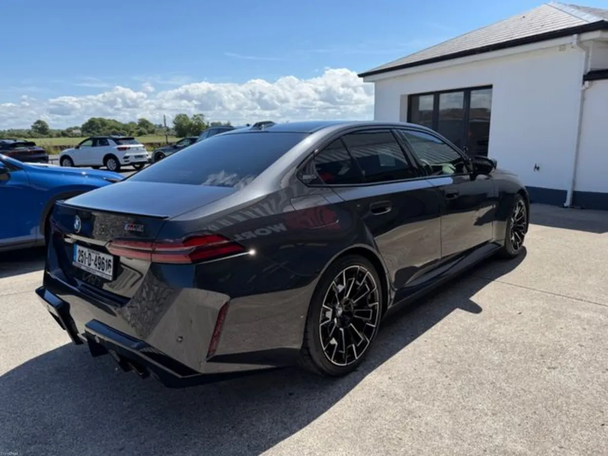 BMW M5 M5 4.4 V8 727 BHP PLUG-IN HYBRID - Image 4