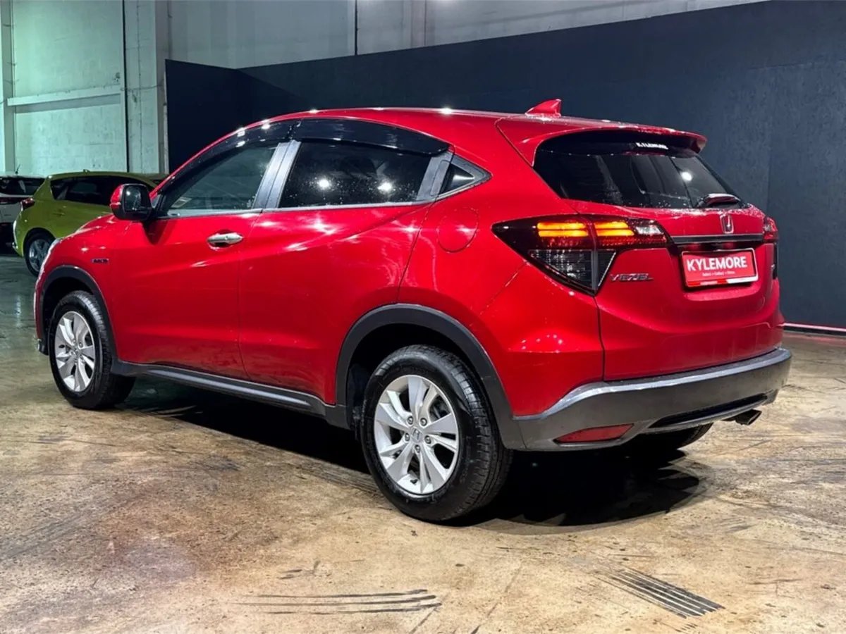 Honda Vezel 1.5L HYBRID AUTOMATIC - REVERSE CAMERA - Image 5