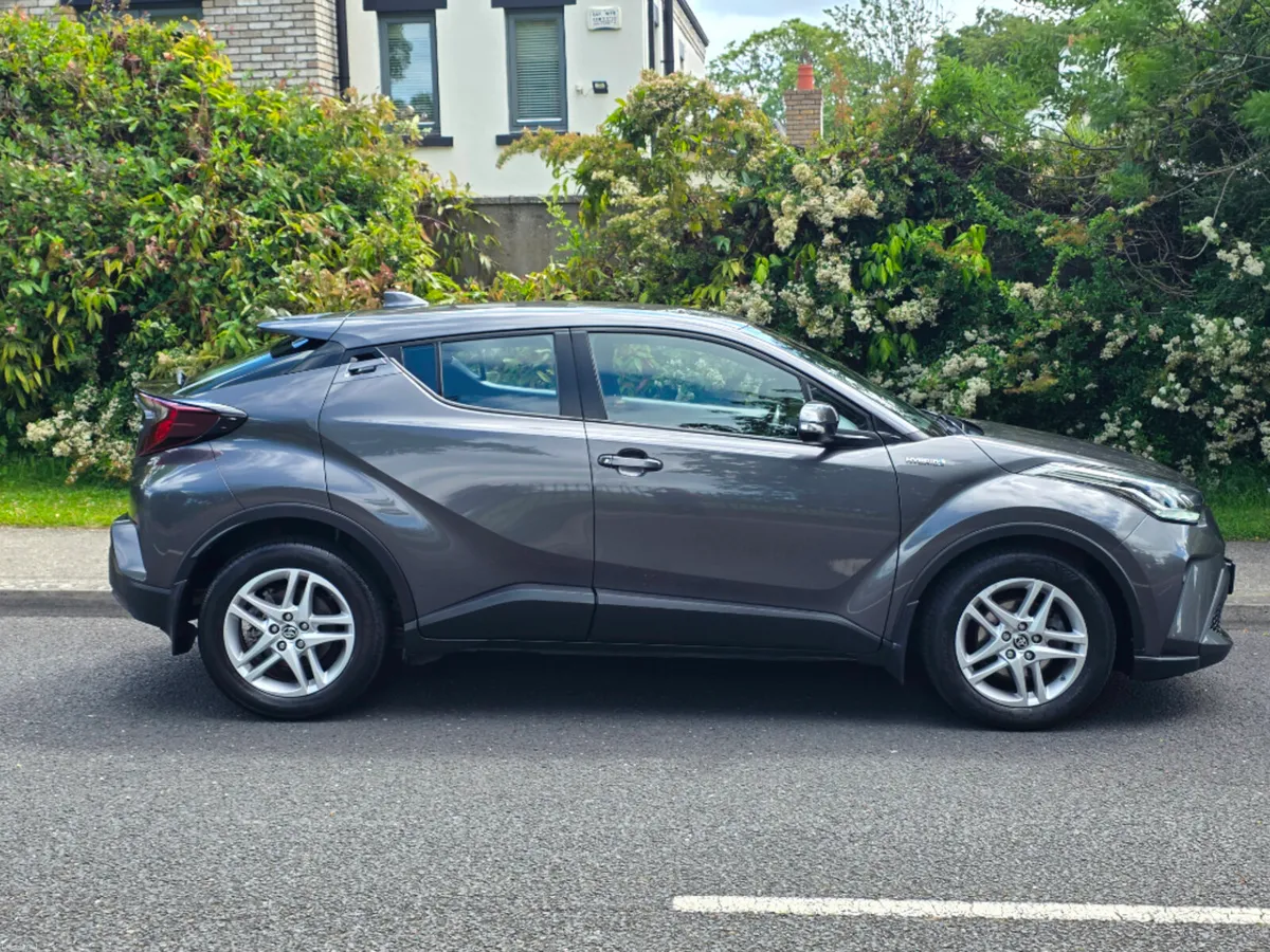 Toyota C-HR 1.8 Hybrid Luna 4DR Auto - Image 2