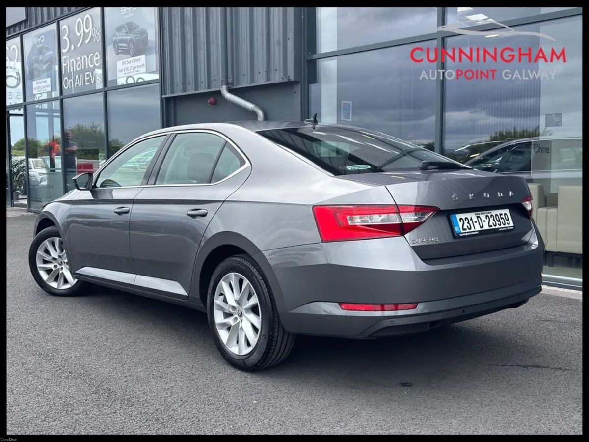 Skoda Superb 2.0TDi Ambiente - Image 2