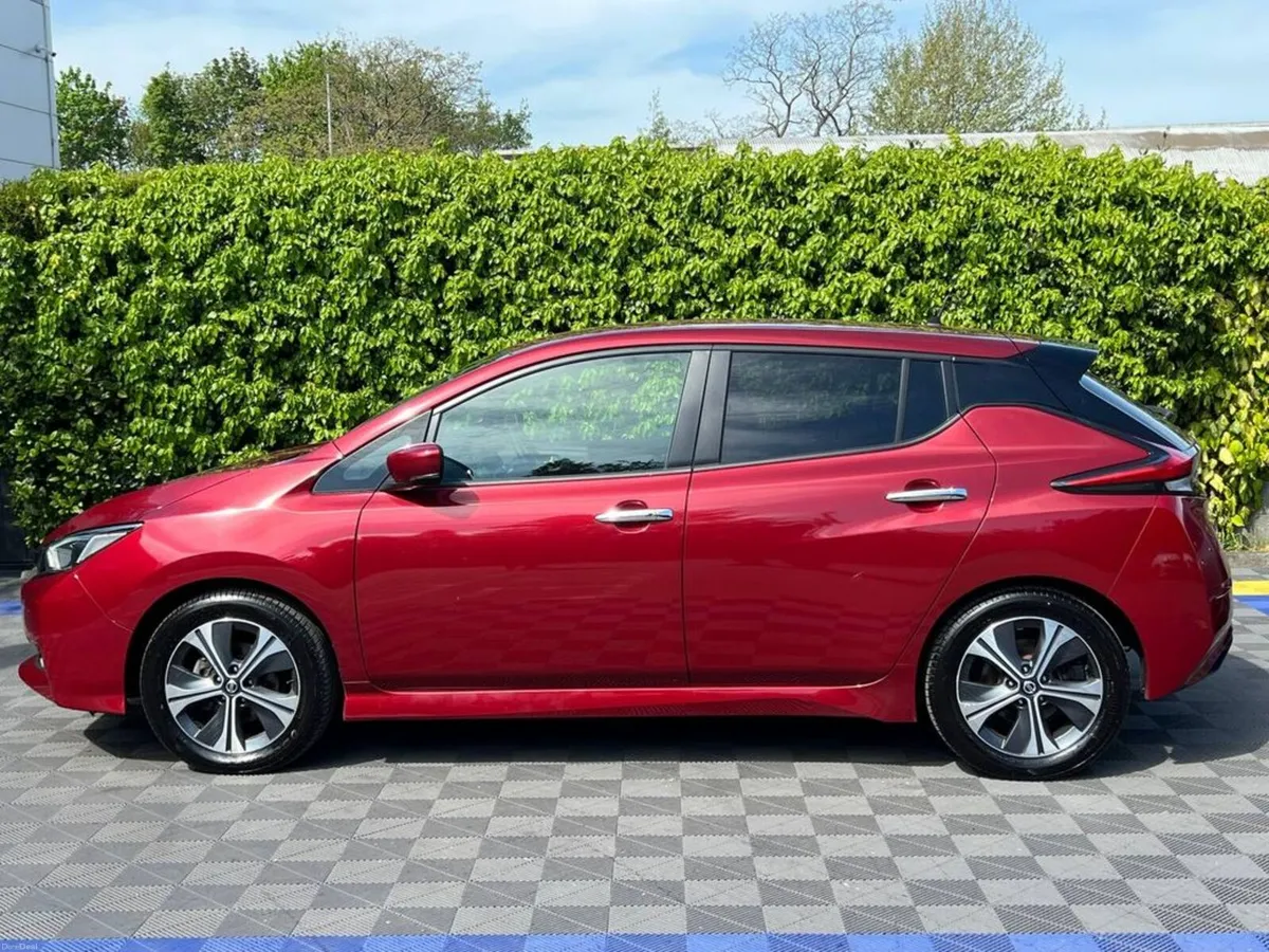 Nissan Leaf 40KW EV // APPLE CARPLAY/ANDROID AUTO - Image 3