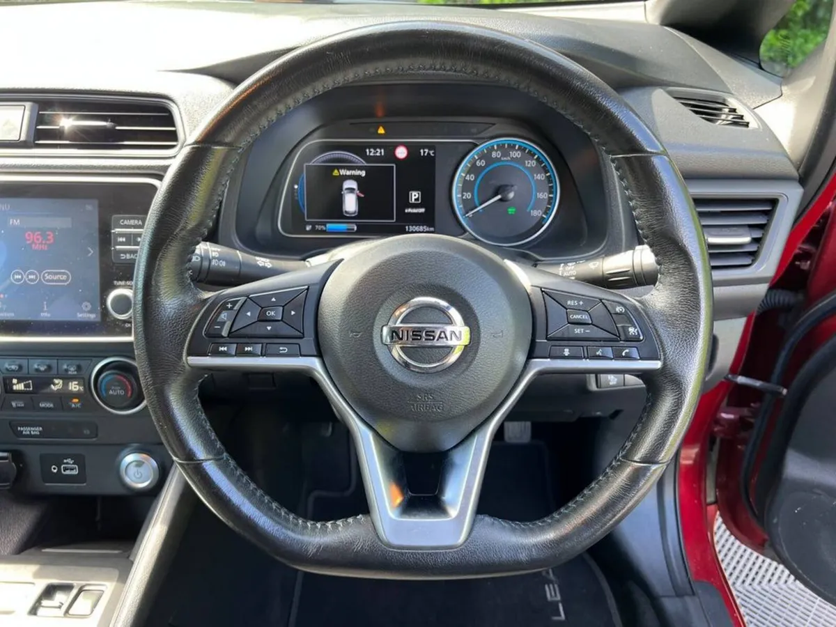 Nissan Leaf 40KW EV // APPLE CARPLAY/ANDROID AUTO - Image 4