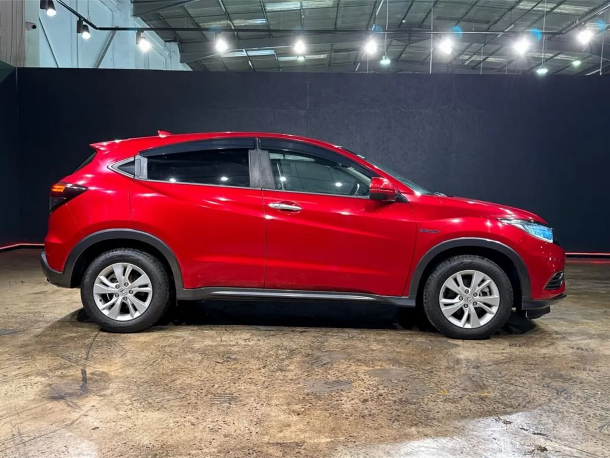 Honda Vezel HYBRID 1.5 AUTOMATIC - FACTORY ALLOYS - Image 2