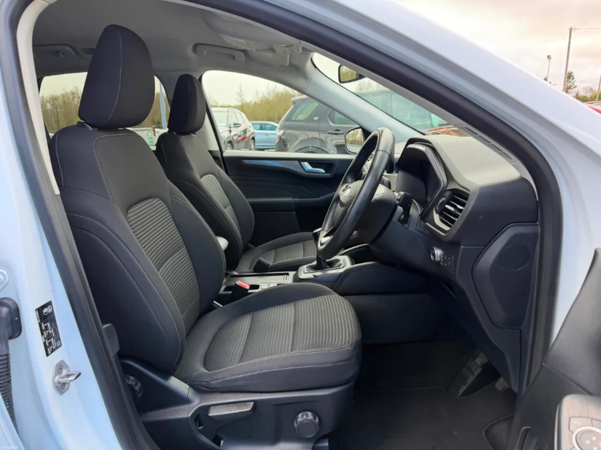 Ford Kuga Titanium 1.5TD120 S6.2 M6 * REVERSING CA - Image 5