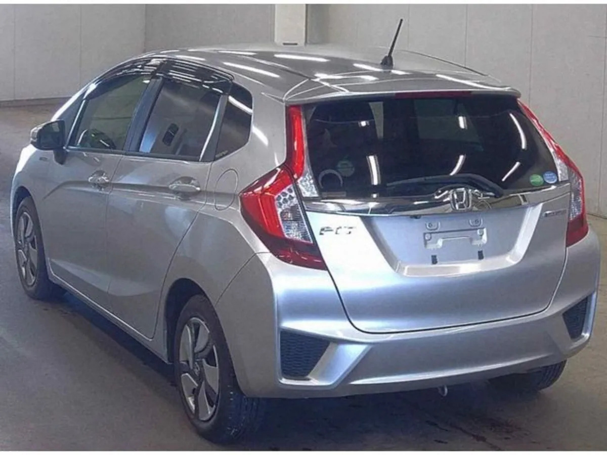 Honda Fit Hybrid 1.5 i-VTEC Automatic - Image 3