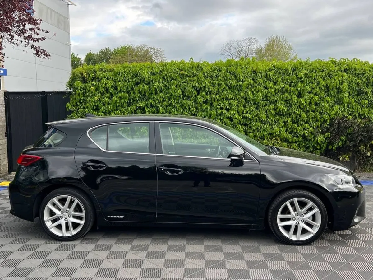 Lexus CT CT200h 1.8 HYBRID // SUEDE INTERIOR // RE - Image 2