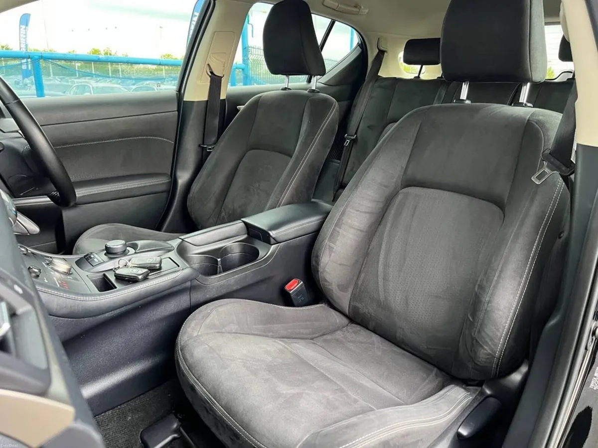 Lexus CT CT200h 1.8 HYBRID // SUEDE INTERIOR // RE - Image 6